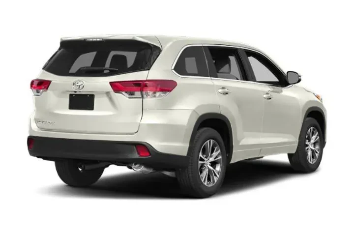 $13981 : Toyota Highlander 2019 LE 4d image 3