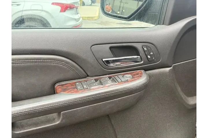 $8990 : GMC Yukon 2008 AWD Denali 4d image 7