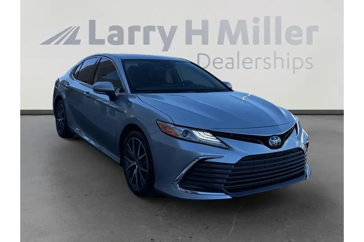 Toyota Camry 2024 XLE 4dr Se image 7