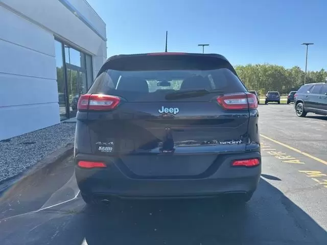 $9693 : Pre-Owned 2014 Cherokee Sport image 5