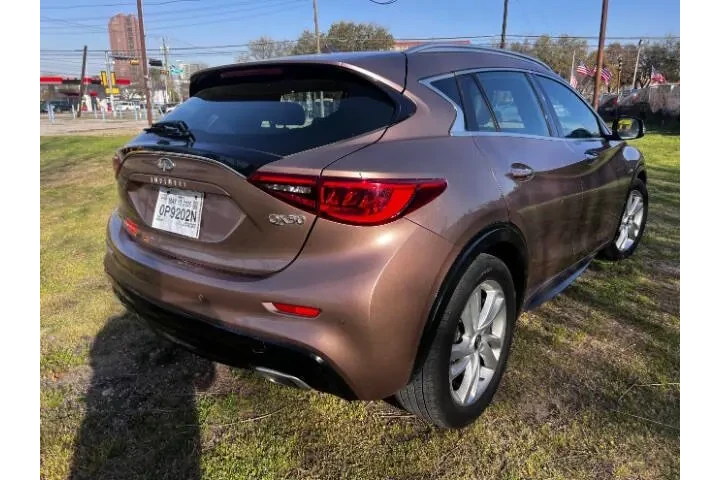 $15995 : 2017 QX30 Premium image 5
