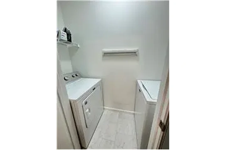 $2000 : Rental property with 2 bedro image 6