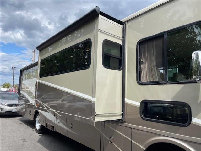 $89900 : 2017 Motorhome Chassis image 3