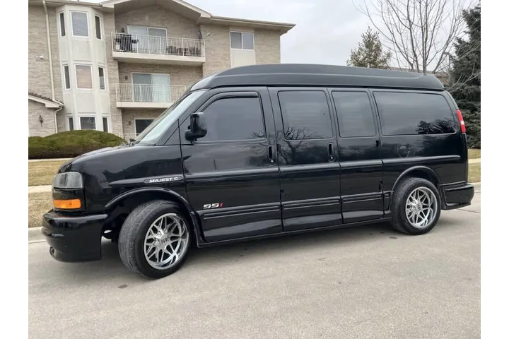 $1 : 2014 GMC Savana 1500 image 8