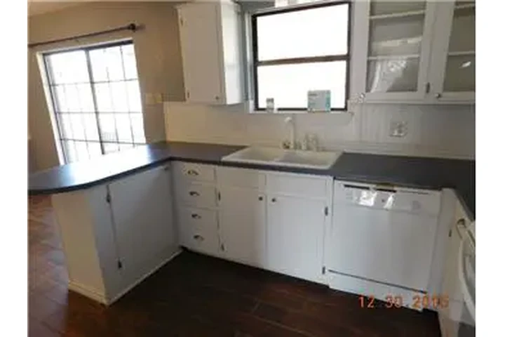 $1300 : Rental property with 3 bedro image 9