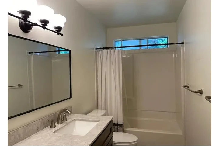 $3100 : Nice 3 bedroom house image 4