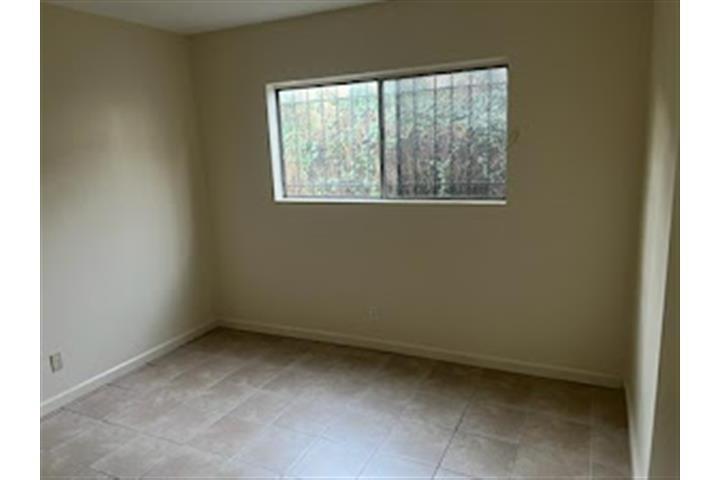 $2300 : LYNWOOD APARTAMENTO image 5