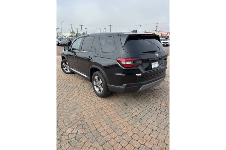 $37998 : 2023 Pilot EX-L 7 Passenger image 7