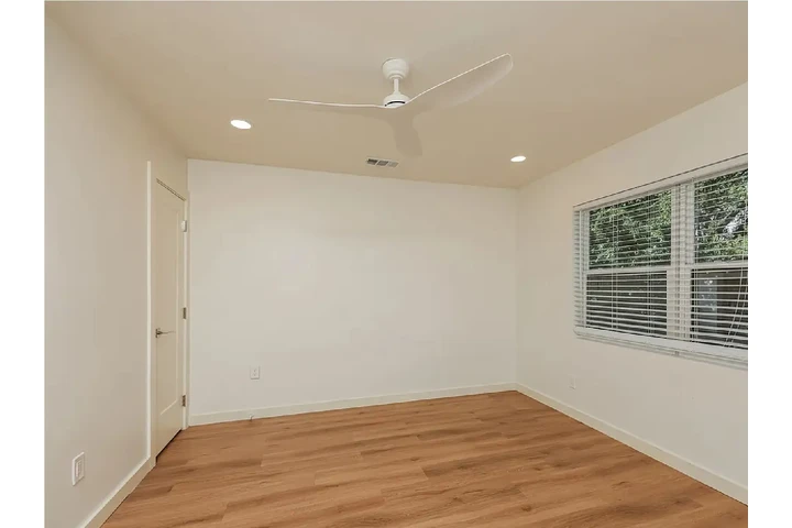 $1000 : Beautifully natural light image 5