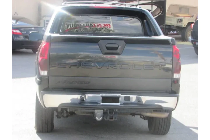 $7995 : 2005 Avalanche 1500 LT image 6