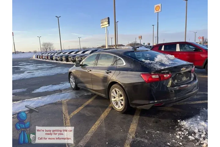 $17462 : Chevrolet Malibu 2023 LT 4dr image 2