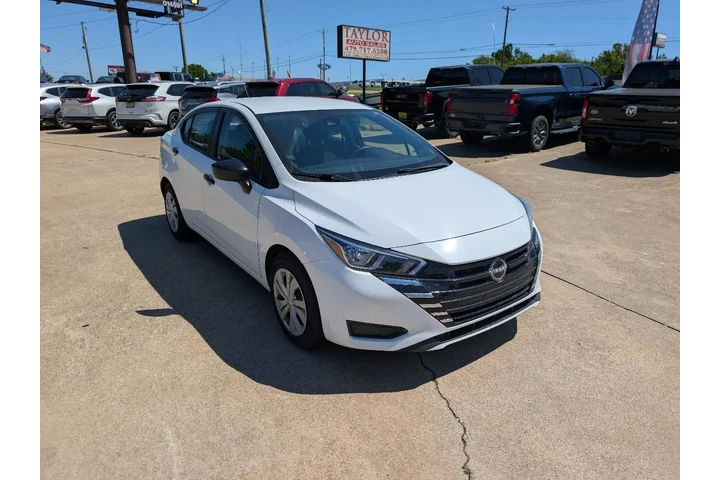$13995 : 2024 Versa image 3