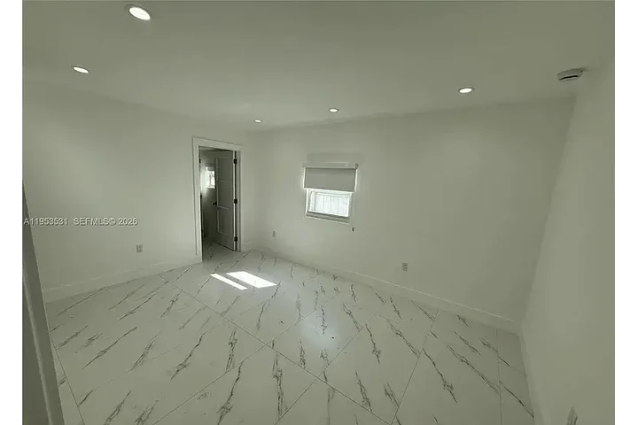 $2200 : HOME FOR RENT IN MAIMI FL image 9