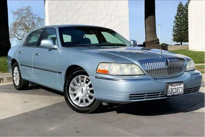 $11985 : Lincoln Town Car 2006 Signat image 2