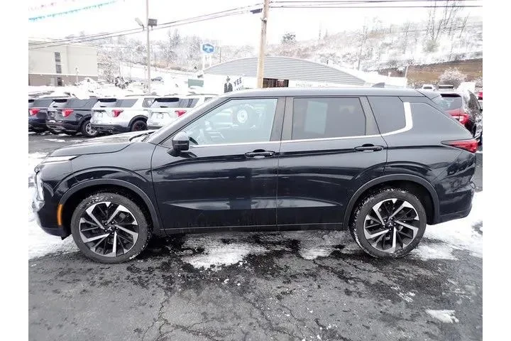 $18290 : Mitsubishi Outlander 2022 AW image 2