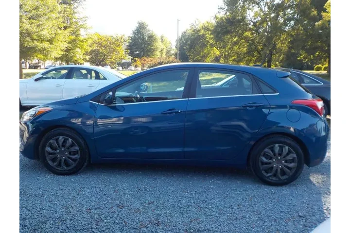 $7981 : 2016 Elantra GT 2.0L 6A image 2