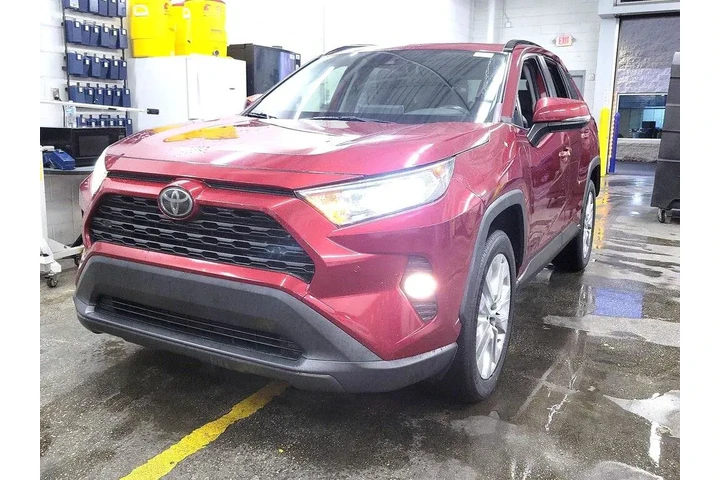 $22998 : Toyota RAV4 2019 XLE Premium image 3
