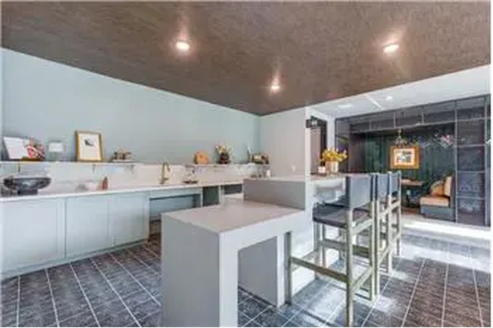 $2211 : Rental property with 2 bedro image 8