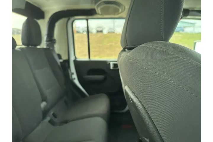 $32988 : Jeep Gladiator 2020 4x4 Laun image 5