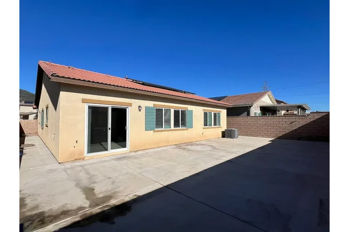 $1200 : Fontana - Move-In Ready image 8