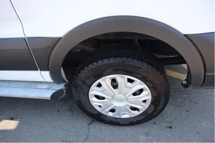 $26539 : Ford Transit 2022 250 3dr SW image 7