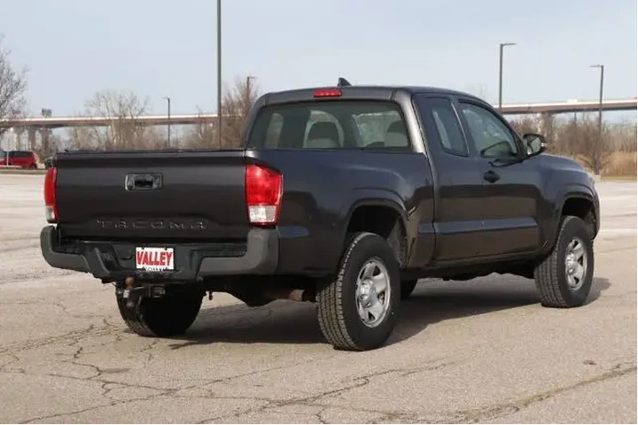 $20950 : Toyota Tacoma 2017 4x4 SR5 4 image 8