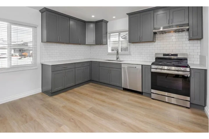 $2390 : Neat Frontyard image 2