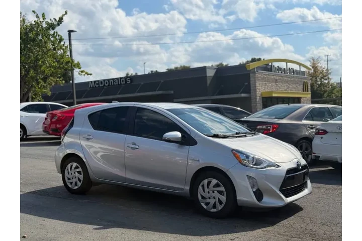 $9995 : 2015 Prius c Two image 5