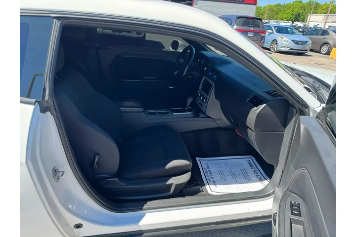 $4980 : 2010 Challenger 2dr Cpe SE image 8