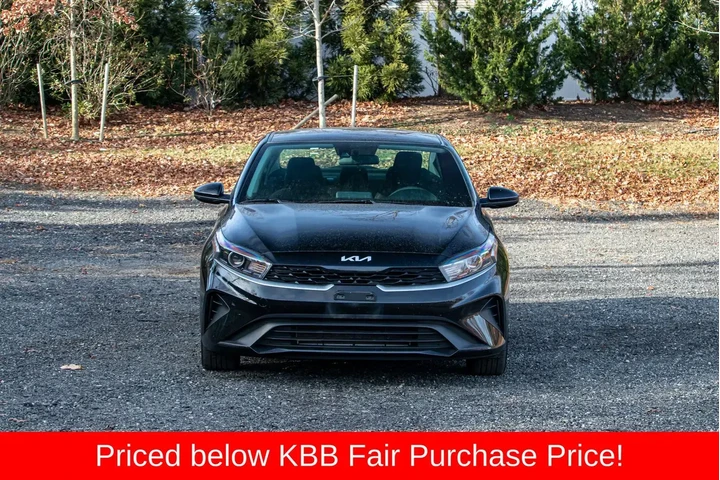 $13495 : Kia Forte 2024 LX 4dr Sedan image 2
