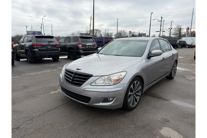 2011 Genesis 4dr Sdn V6 image 6