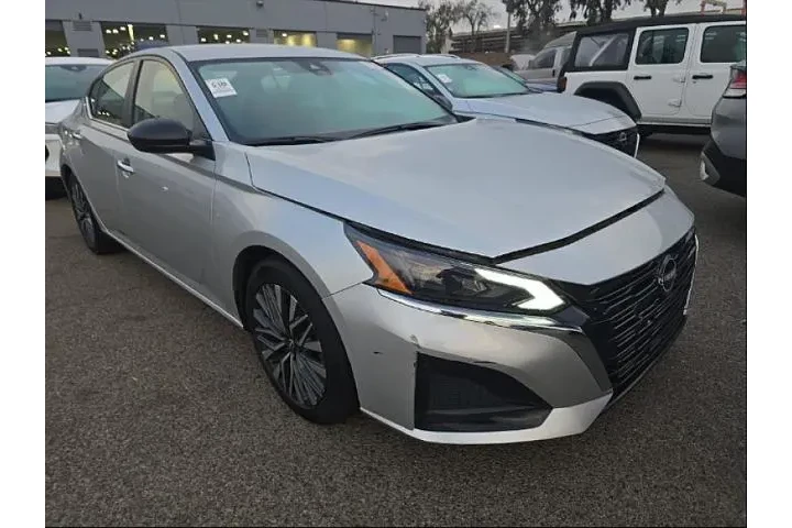 $22995 : Nissan Altima 2024 2.5 SV 4d image 1