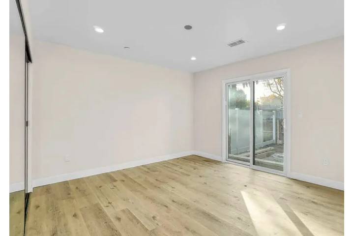 $2500 : 3Bedroom 2 Bathroom Home in LA image 5