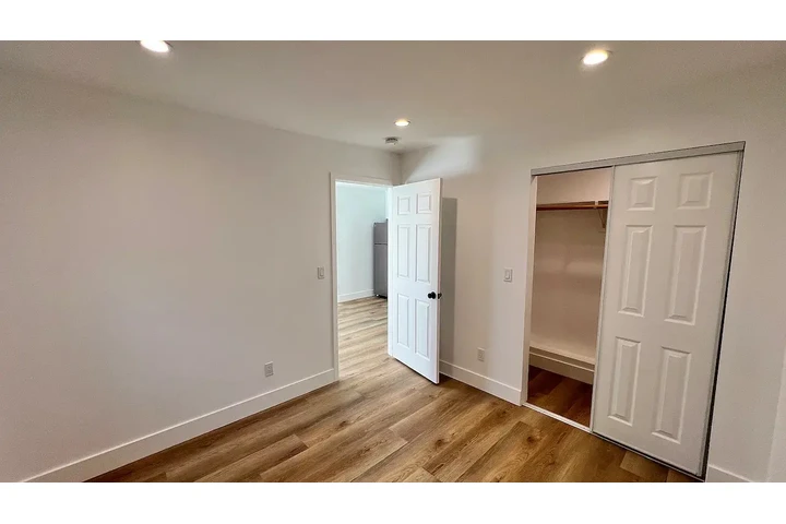 $700 : Beautiful Home...Los Angeles image 3