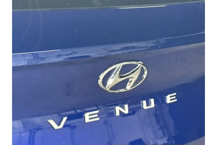 $17244 : Hyundai VENUE 2025 SEL 4dr C image 10