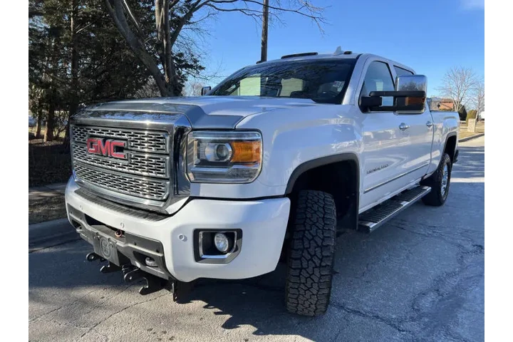 $34995 : 2019 GMC Sierra 3500HD Denali image 2