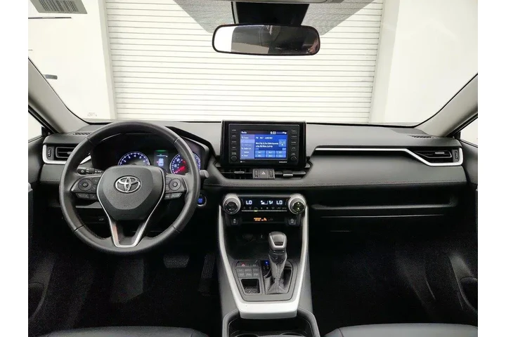 $27998 : Toyota RAV4 2021 AWD XLE Pre image 9
