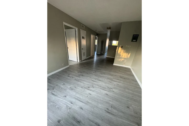 $2050 : 88th St./Avalon- 2 recs/1 bano image 5