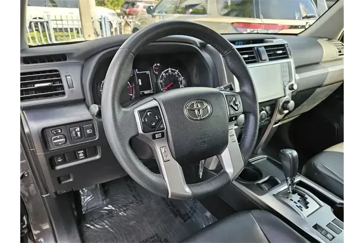 $29990 : Toyota 4Runner 2020 4x2 SR5 image 4
