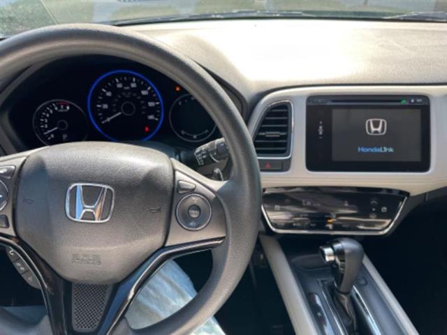 2016 HR-V image 10