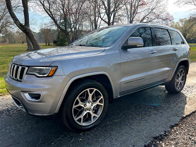 $20977 : 2018 Grand Cherokee Limited image 2
