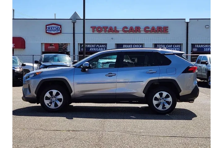 $19472 : 2021 RAV4 LE image 3