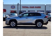 $19472 : 2021 RAV4 LE thumbnail