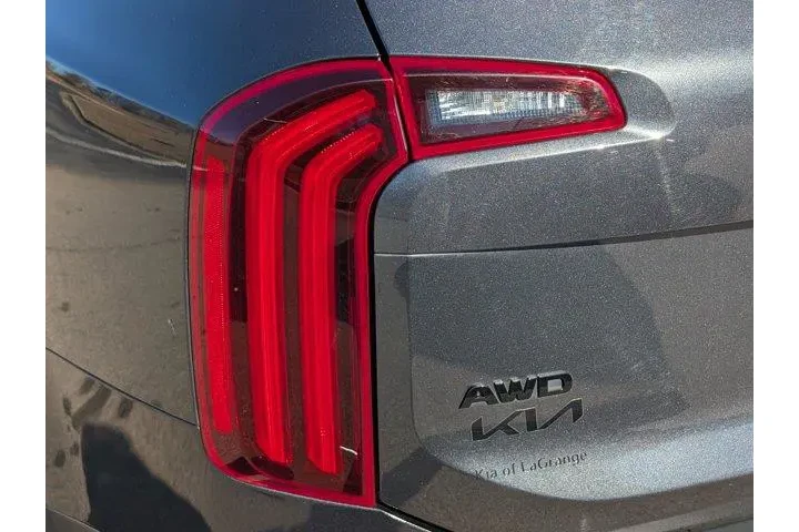 $27999 : Kia Telluride 2022 AWD SX 4d image 10