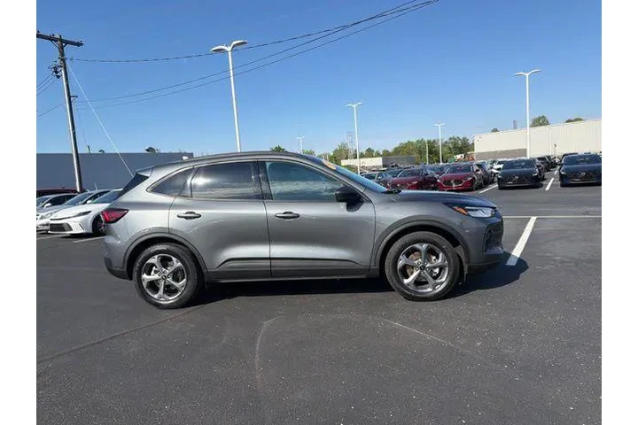 $28980 : Ford Escape 2025 ST-Line 4dr image 4