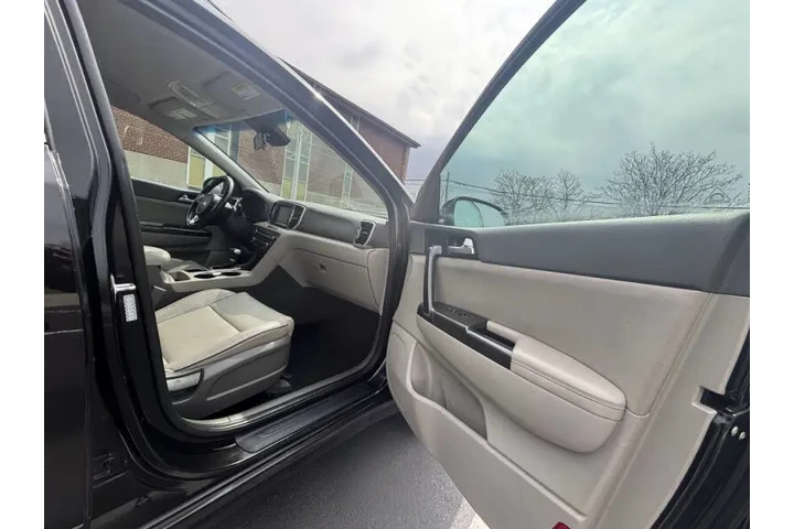 $8999 : 2017 Sportage EX image 9