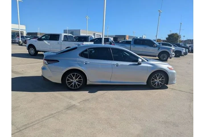 $25495 : Toyota Camry 2024 XLE 4dr Se image 2