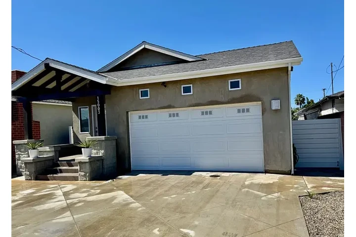 $2800 : Beautiful single family image 1