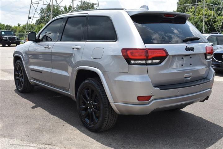 2019 Grand Cherokee Altitude image 10