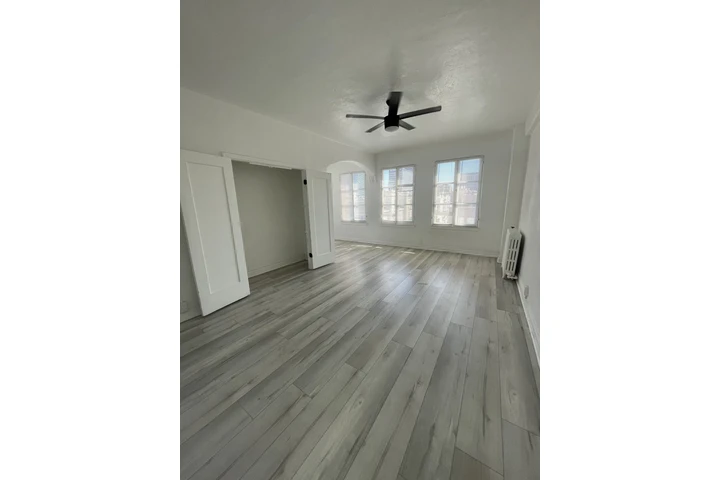 $1695 : 3471 W 5th St image 2